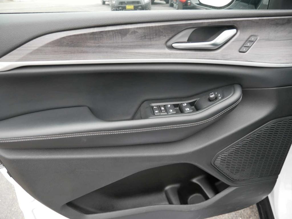 used 2023 Jeep Grand Cherokee car, priced at $31,444