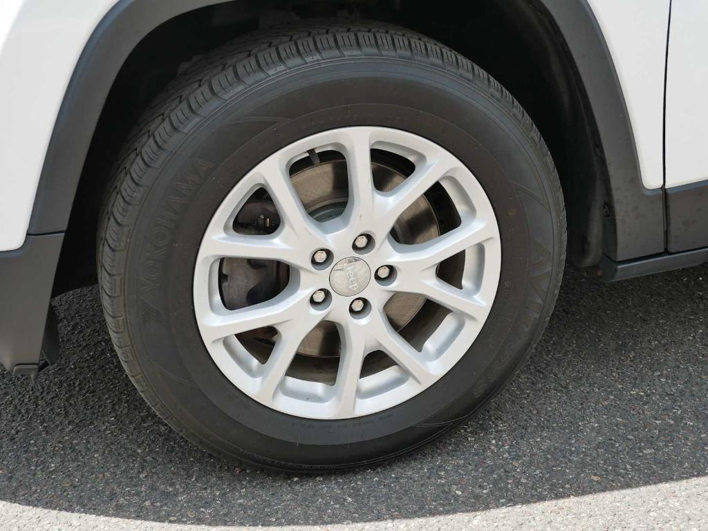 used 2016 Jeep Cherokee car, priced at $15,992