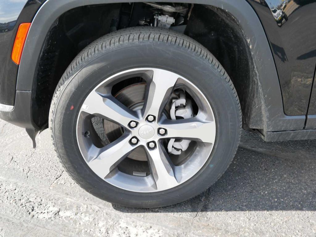new 2024 Jeep Grand Cherokee L car, priced at $45,800