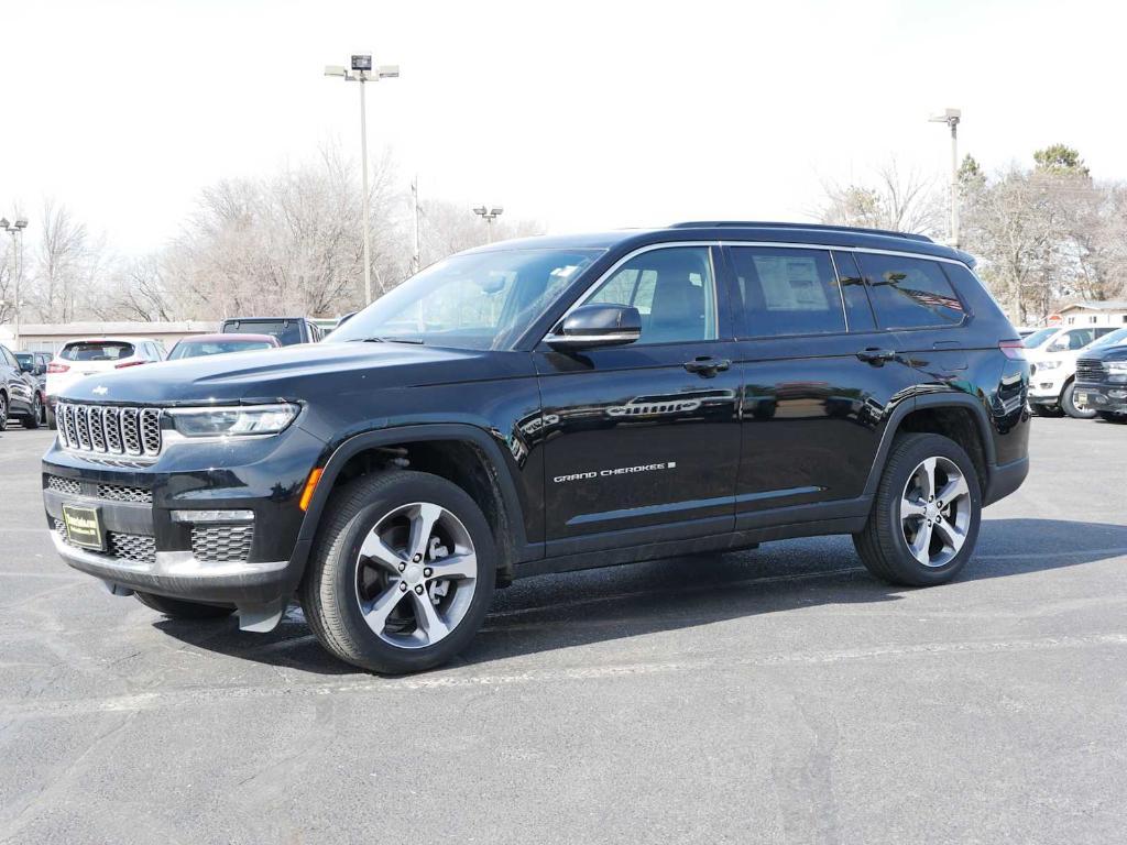 new 2024 Jeep Grand Cherokee L car, priced at $45,800