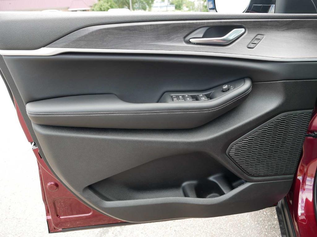 new 2025 Jeep Grand Cherokee L car, priced at $47,990