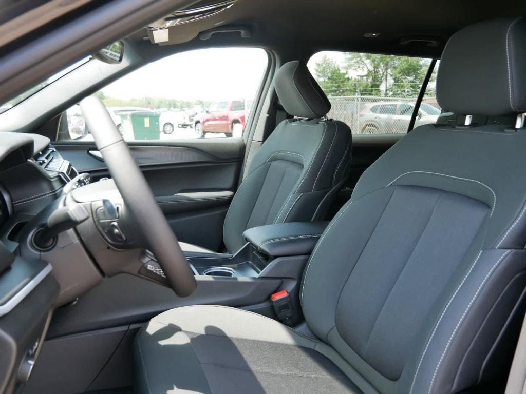 new 2024 Jeep Grand Cherokee L car, priced at $39,943