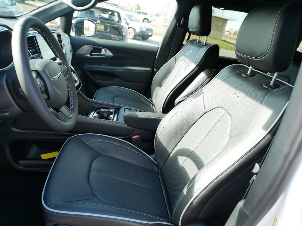 new 2026 Chrysler Pacifica car, priced at $51,722