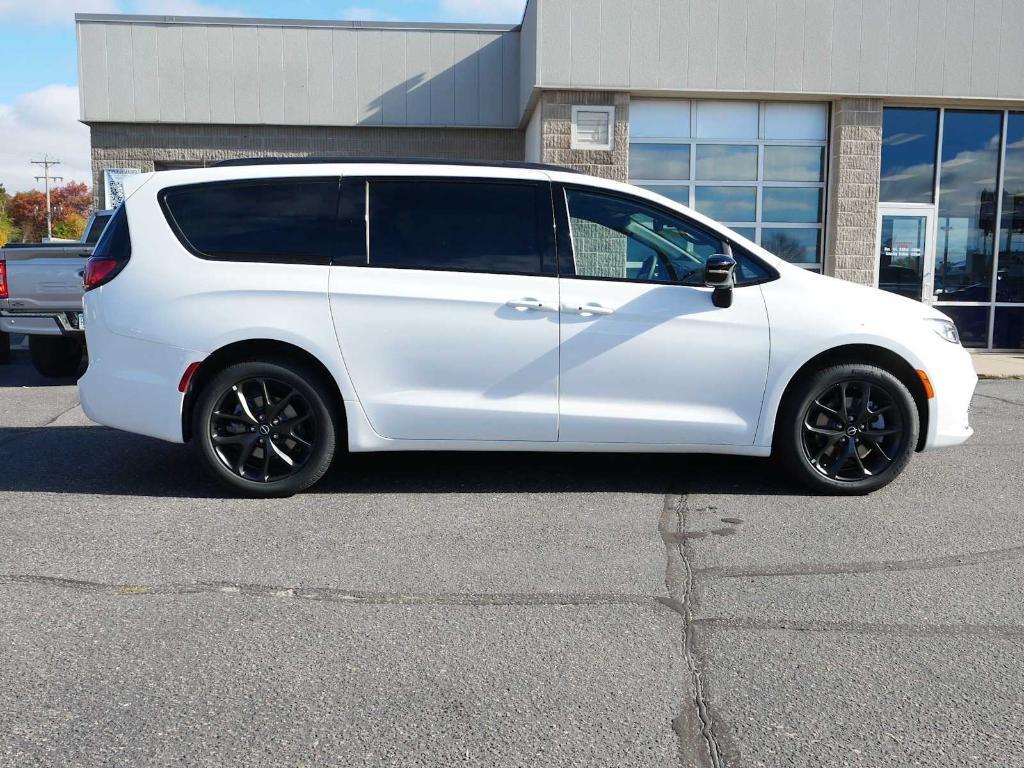 new 2026 Chrysler Pacifica car, priced at $51,722