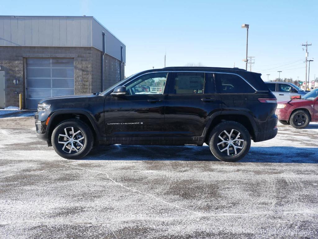 new 2025 Jeep Grand Cherokee car, priced at $45,290