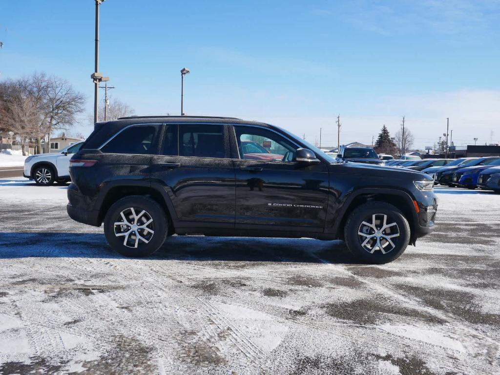 new 2025 Jeep Grand Cherokee car, priced at $45,290