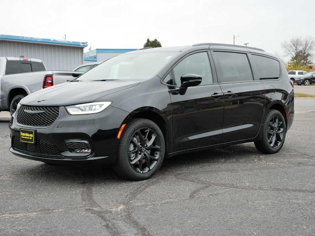 new 2026 Chrysler Pacifica car, priced at $51,722