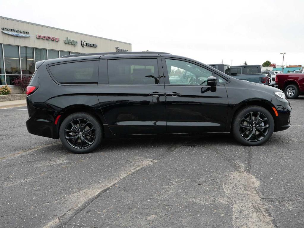new 2026 Chrysler Pacifica car, priced at $51,722