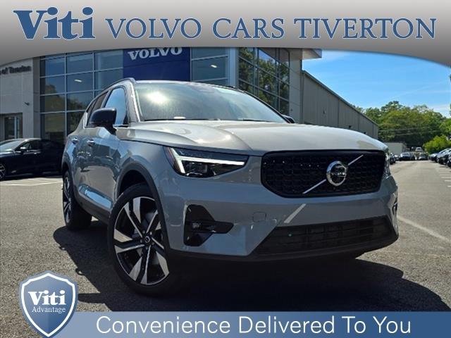 new 2025 Volvo XC40 car, priced at $51,040