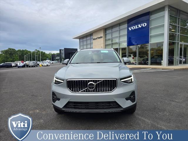 new 2025 Volvo XC40 car, priced at $51,040