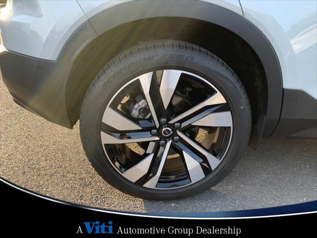 used 2024 Volvo XC40 car