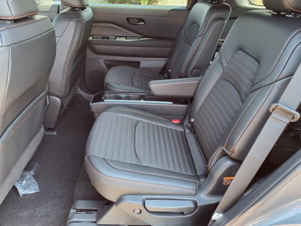 new 2025 Nissan Pathfinder car, priced at $36,975