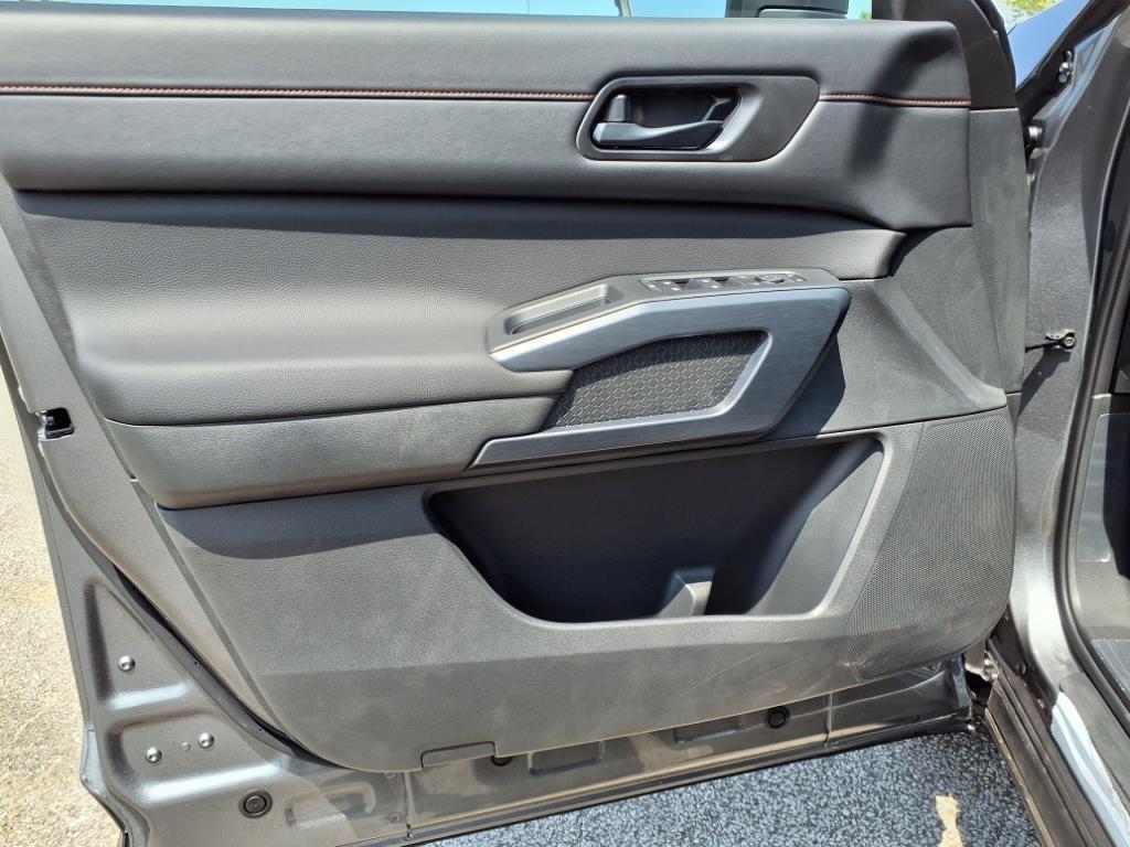 new 2025 Nissan Pathfinder car, priced at $36,975