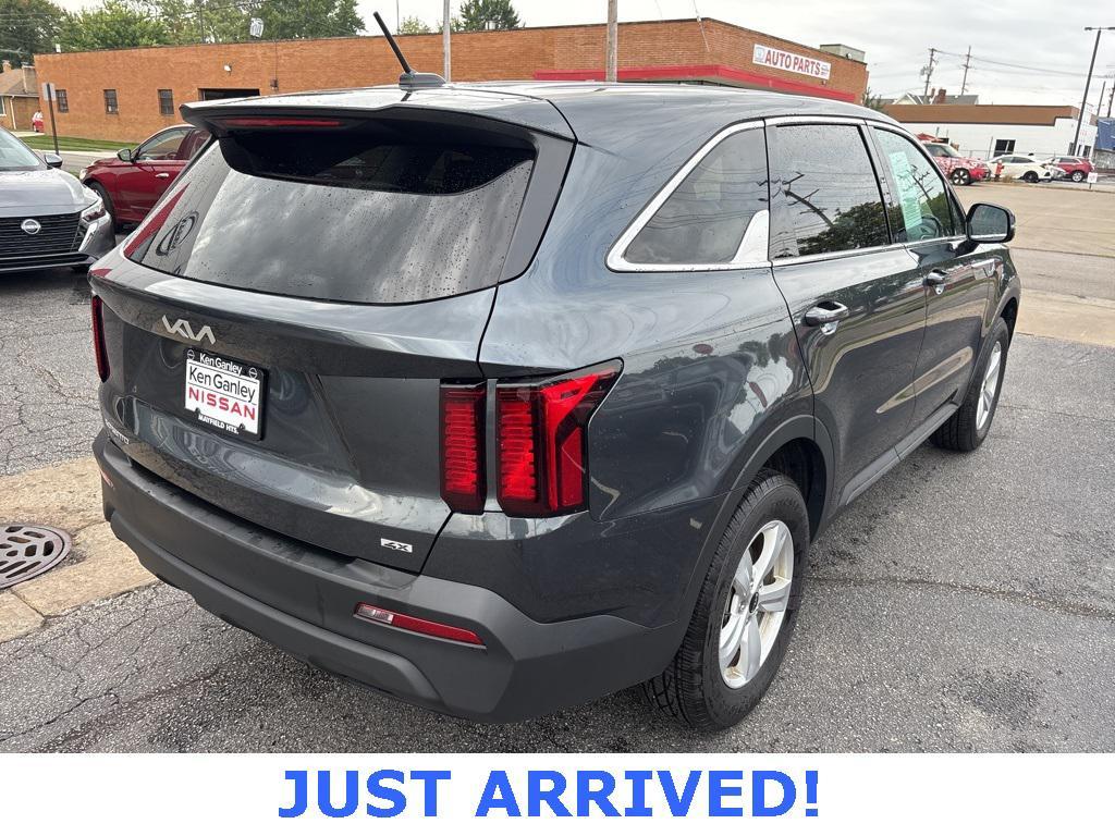 used 2023 Kia Sorento car, priced at $22,570