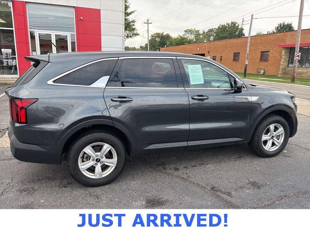 used 2023 Kia Sorento car, priced at $22,570