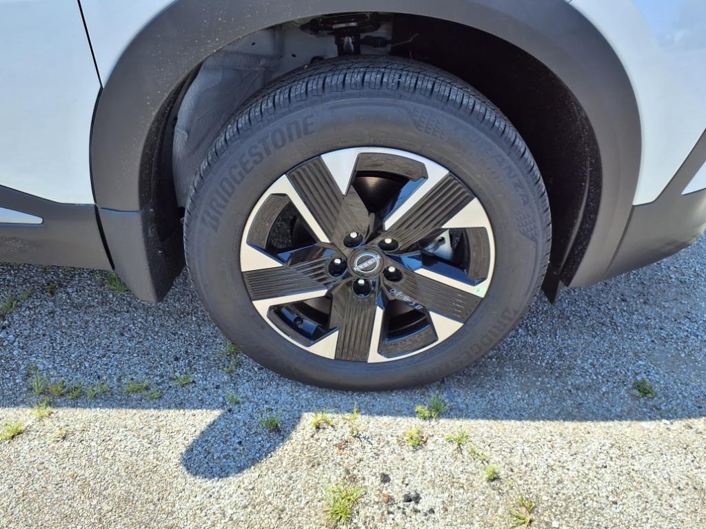 new 2025 Nissan Kicks car, priced at $28,740