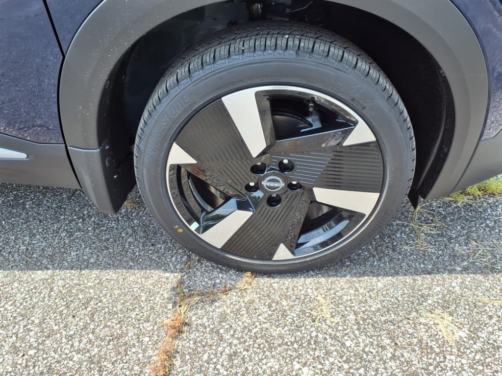 new 2025 Nissan Kicks car, priced at $30,340