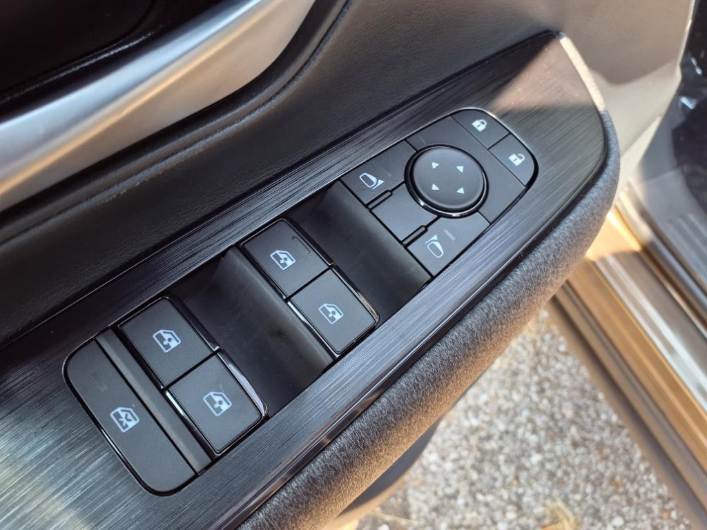 new 2025 Nissan Kicks car, priced at $28,205