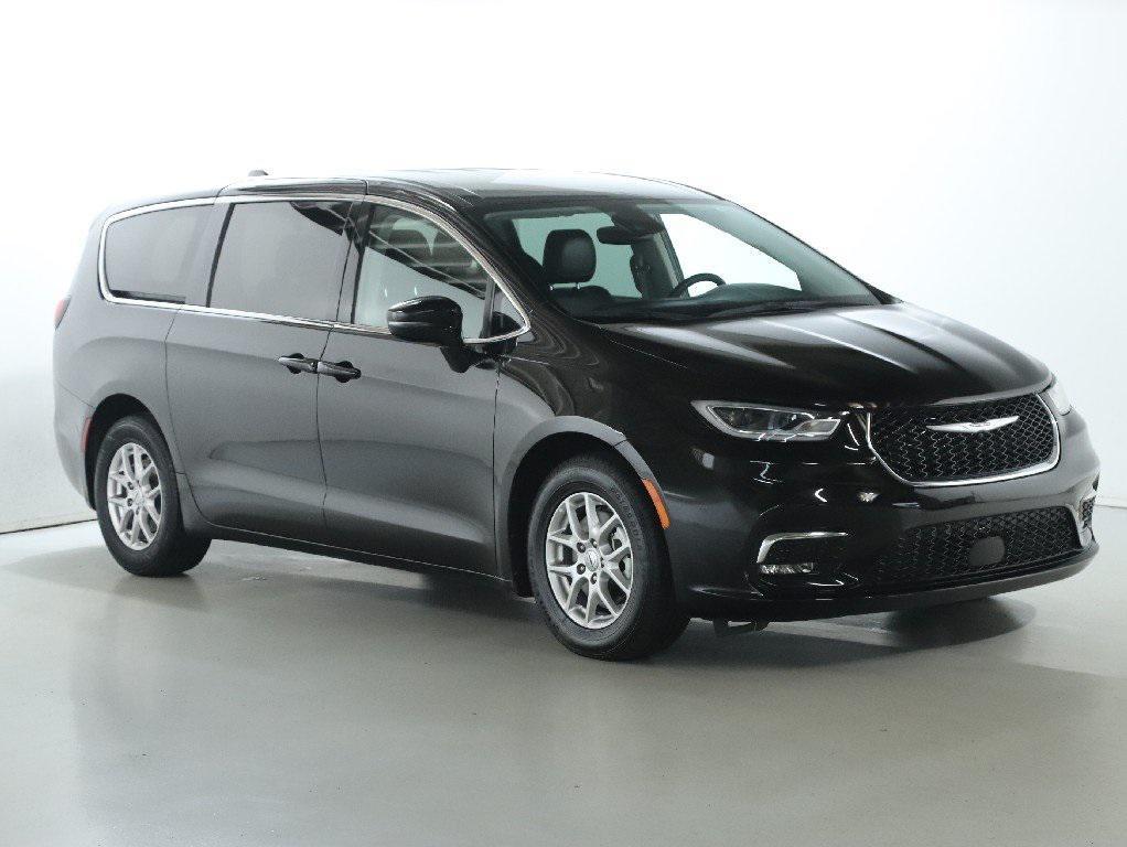 used 2024 Chrysler Pacifica car, priced at $27,489