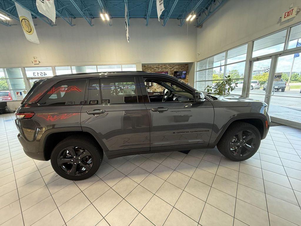 used 2022 Jeep Grand Cherokee car, priced at $36,891