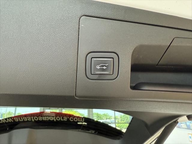 used 2021 Cadillac XT5 car, priced at $27,391