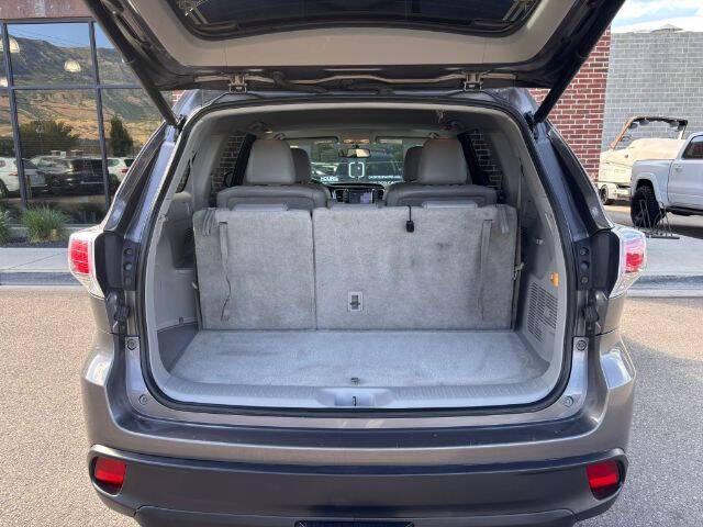 used 2015 Toyota Highlander car, priced at $15,995