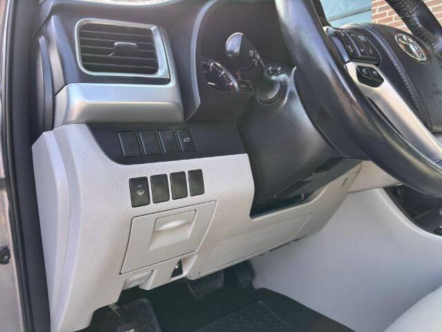 used 2015 Toyota Highlander car, priced at $15,995