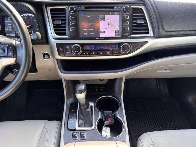 used 2015 Toyota Highlander car, priced at $15,995