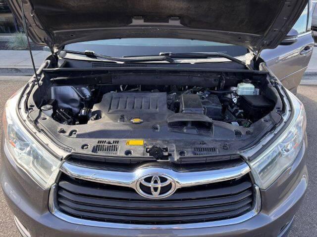 used 2015 Toyota Highlander car, priced at $15,995