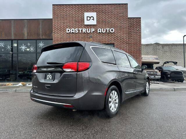 used 2017 Chrysler Pacifica car, priced at $14,995