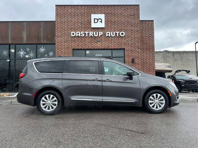 used 2017 Chrysler Pacifica car, priced at $14,995