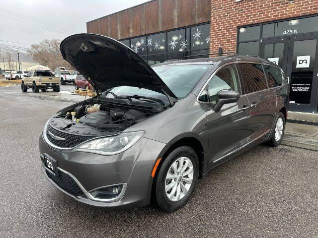 used 2017 Chrysler Pacifica car, priced at $14,995