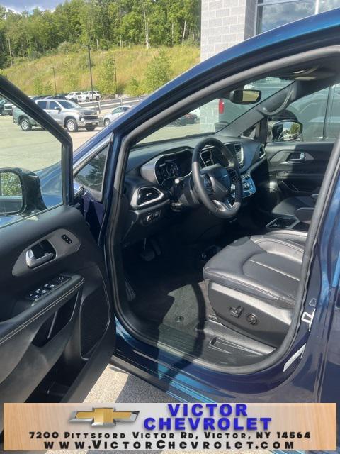 new 2025 Chrysler Pacifica car