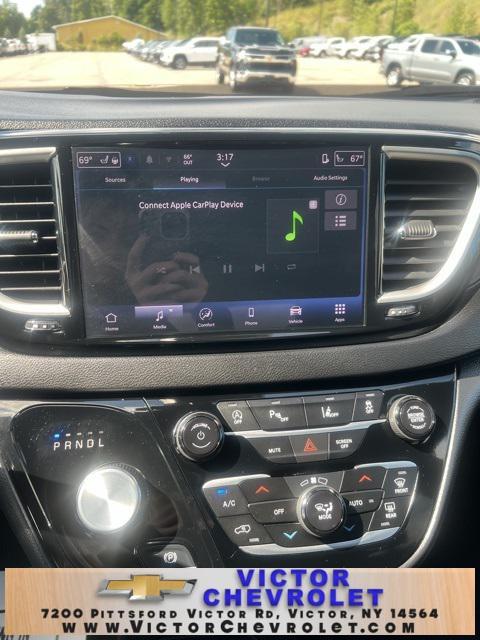 new 2025 Chrysler Pacifica car