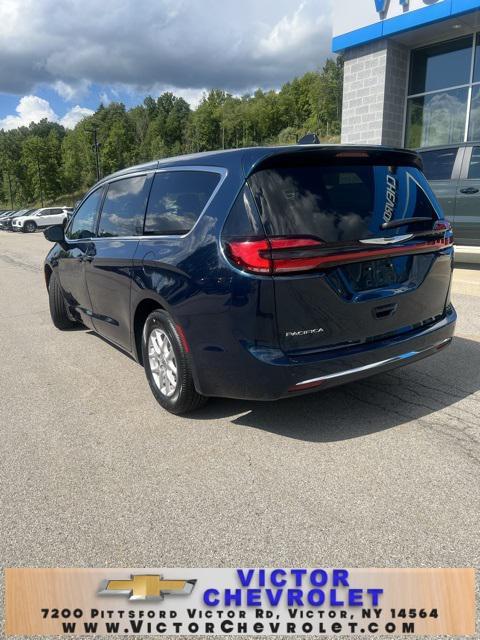 new 2025 Chrysler Pacifica car