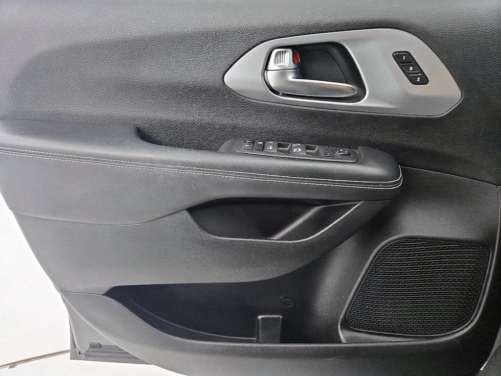 used 2023 Chrysler Pacifica car, priced at $31,998