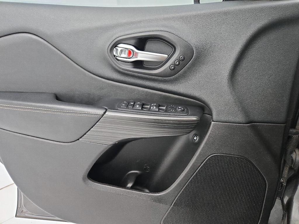 used 2015 Jeep Cherokee car, priced at $15,998