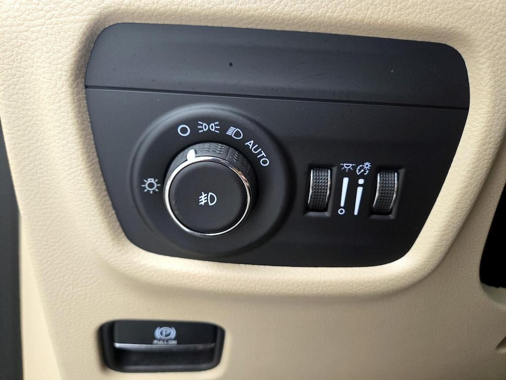 used 2022 Jeep Grand Cherokee car, priced at $31,998