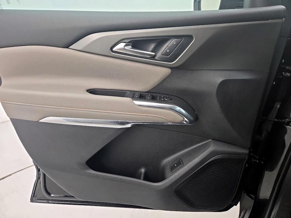 used 2025 Chevrolet Traverse car, priced at $38,998