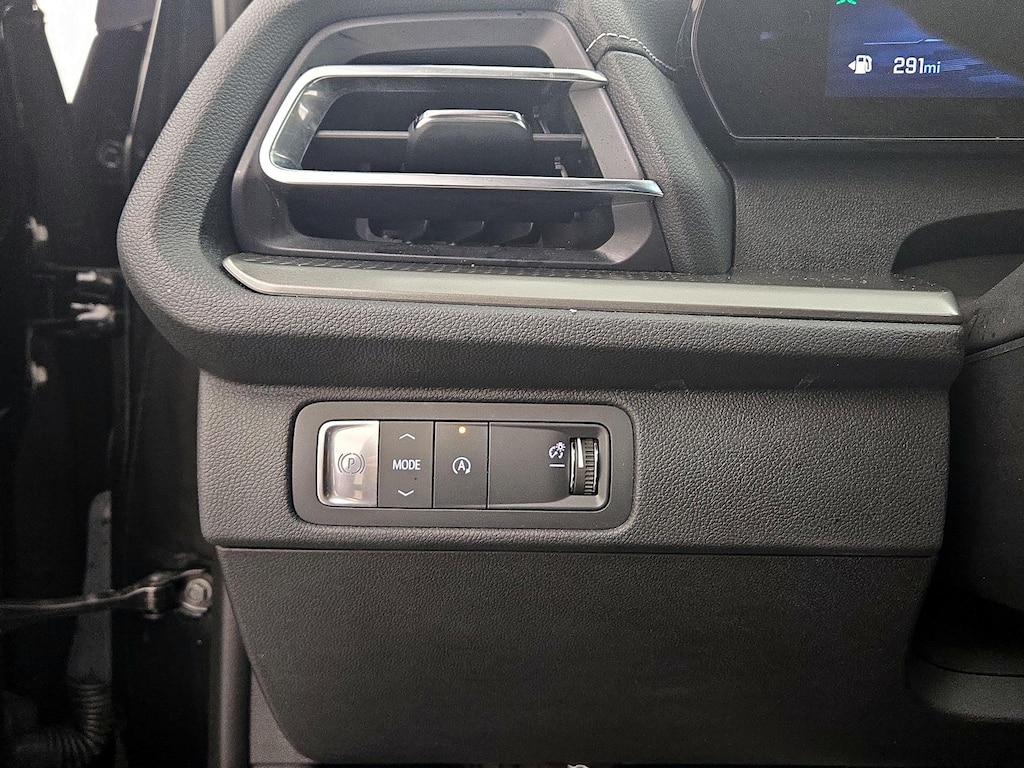 used 2025 Chevrolet Traverse car, priced at $38,998