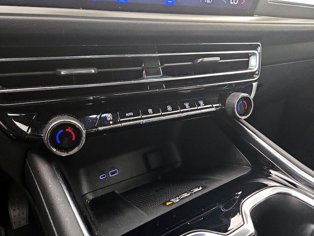 used 2025 Chevrolet Traverse car, priced at $38,998