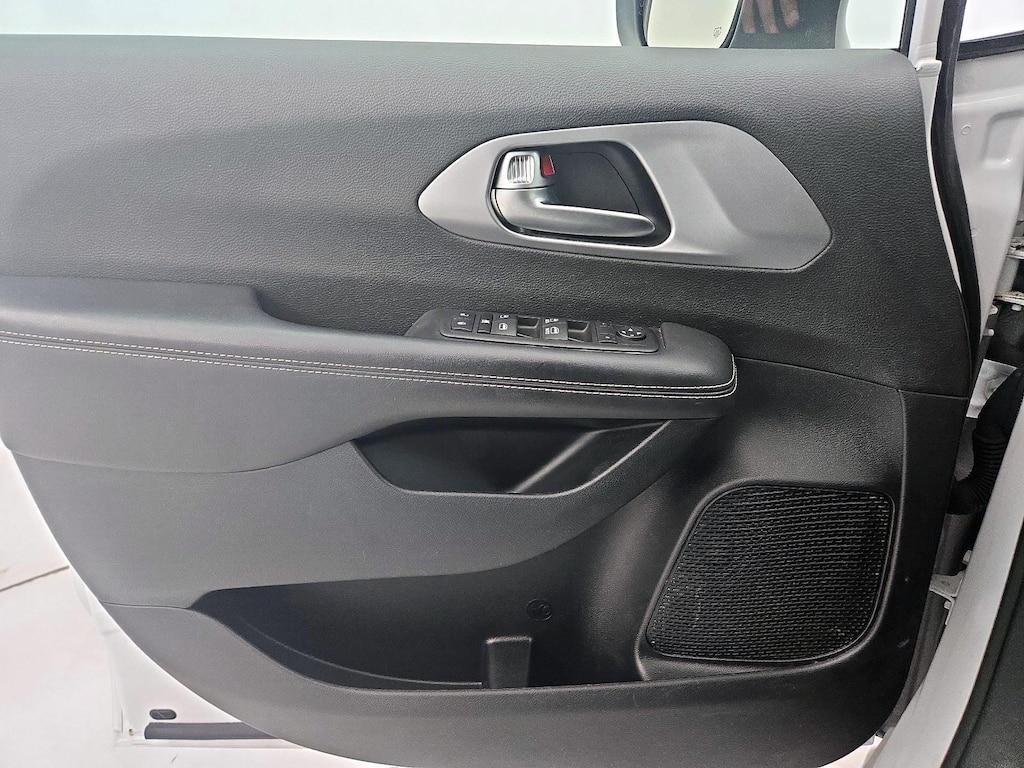 used 2023 Chrysler Pacifica car, priced at $27,998