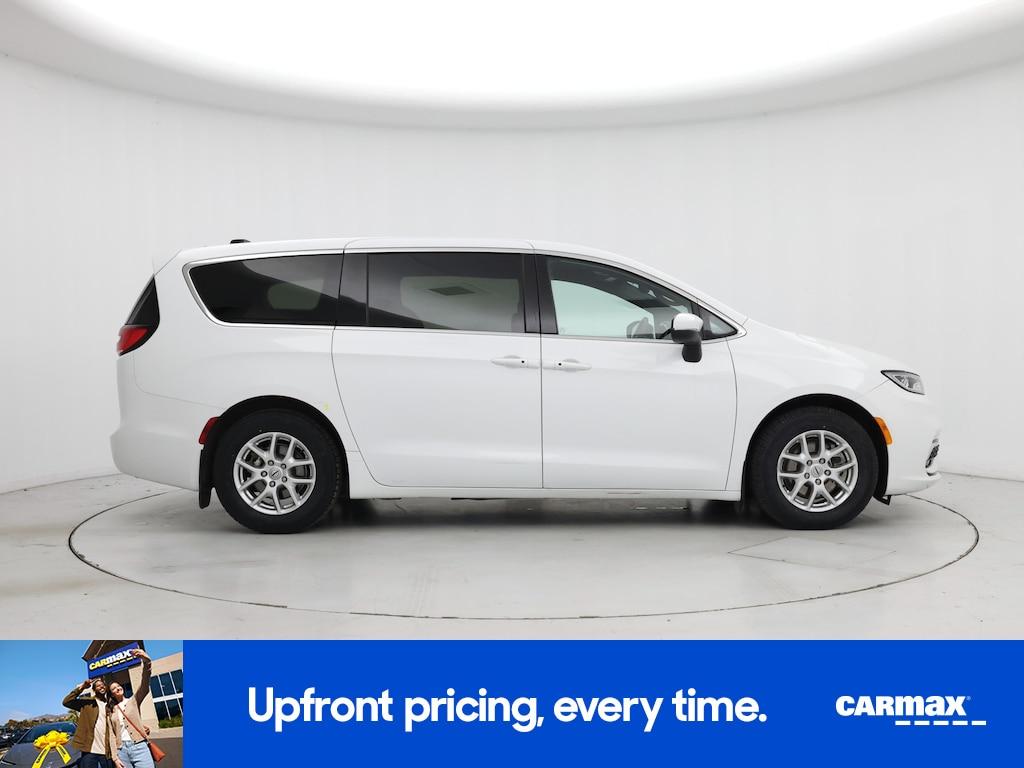 used 2023 Chrysler Pacifica car, priced at $27,998
