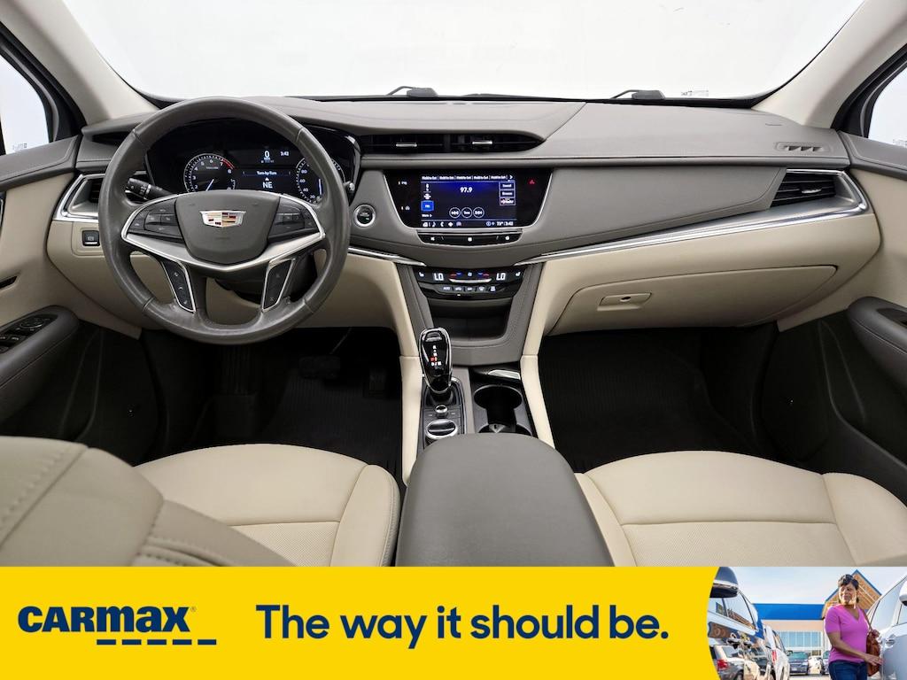used 2021 Cadillac XT5 car, priced at $27,998