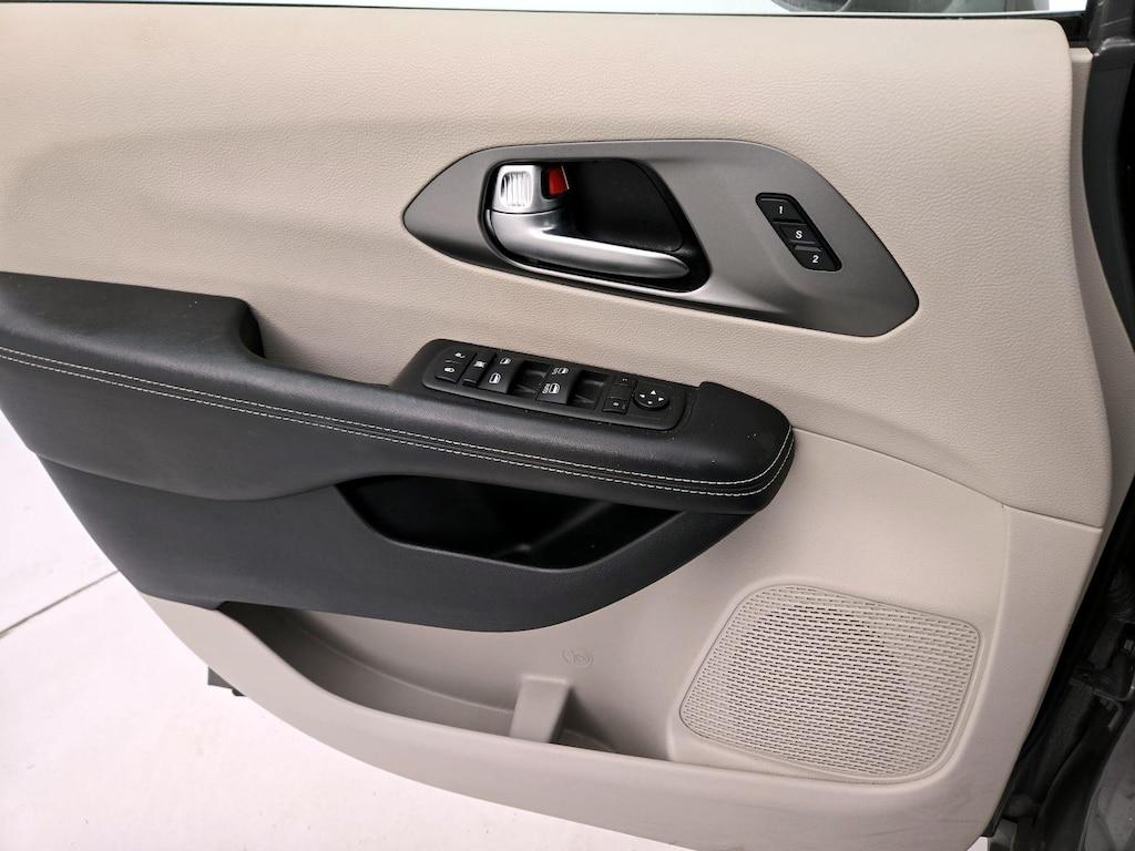 used 2022 Chrysler Pacifica car, priced at $26,998