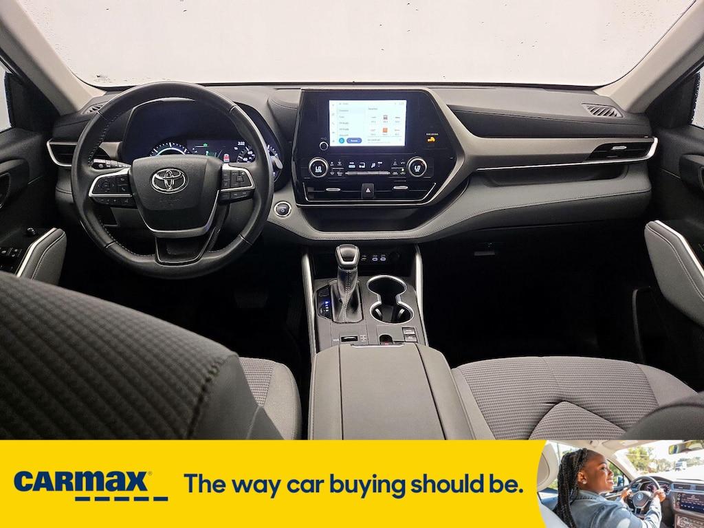 used 2023 Toyota Highlander Hybrid car, priced at $36,998