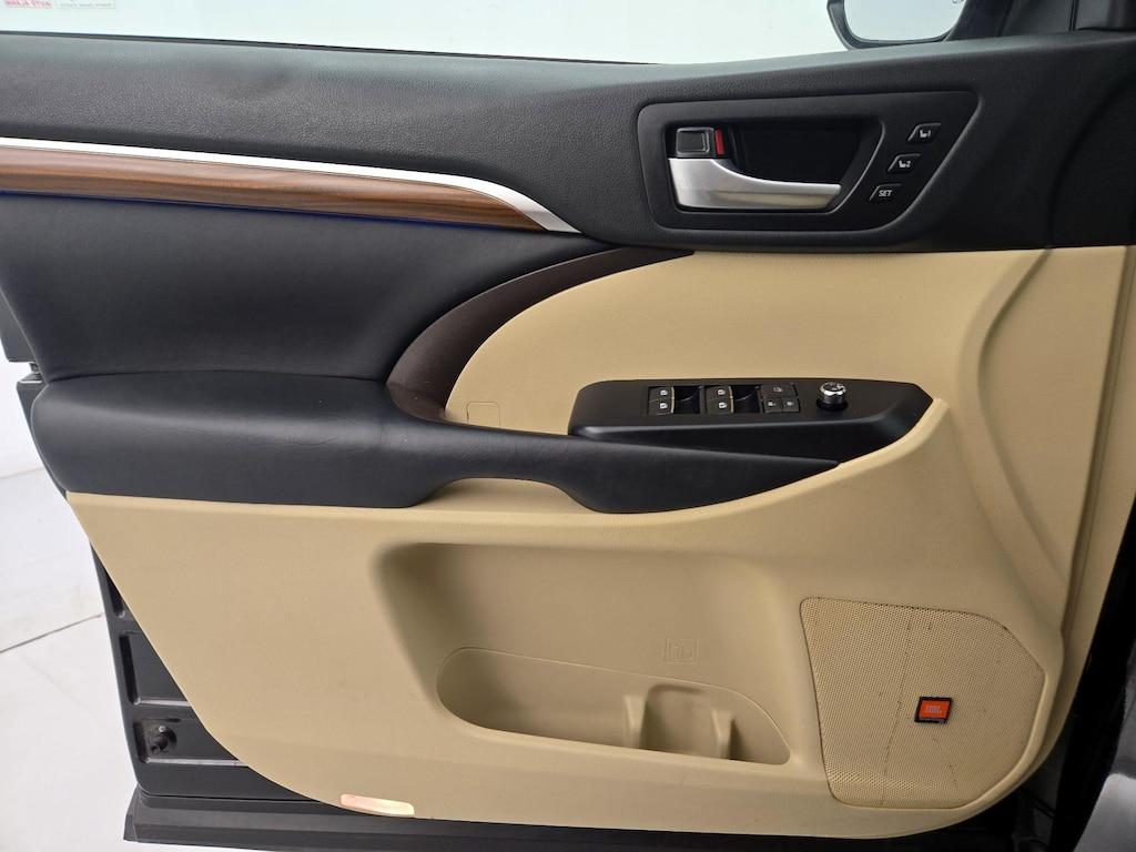 used 2018 Toyota Highlander car, priced at $30,998