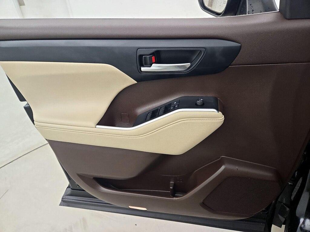 used 2021 Toyota Highlander Hybrid car, priced at $37,998