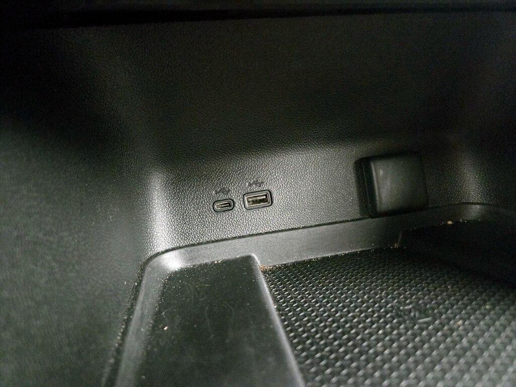 used 2025 Chevrolet Traverse car, priced at $39,998