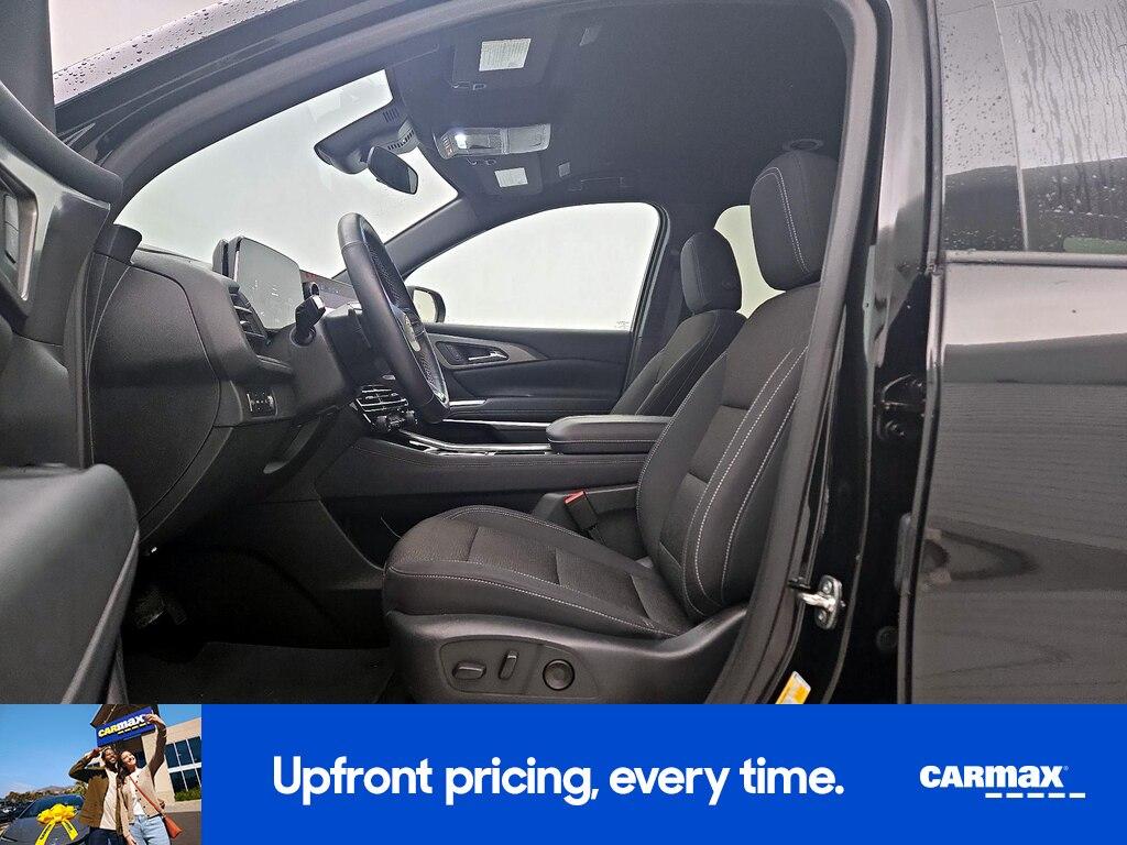 used 2025 Chevrolet Traverse car, priced at $39,998